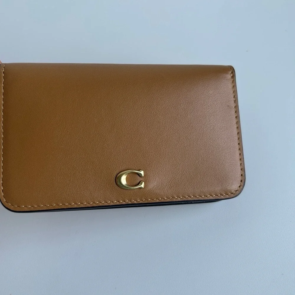 Coach closure slots